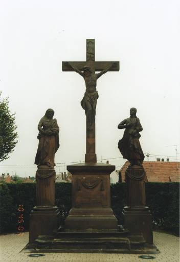 Calvaire édicule, croix de cimetière