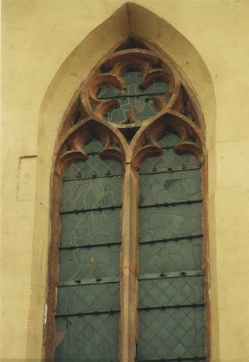 Fenêtre du pan coupé sud-est du choeur.