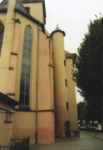 Vue partielle du choeur avec tourelle d'escalier.