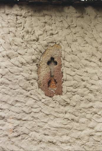 Détail d'une meurtrière du mur d'enceinte sud du château.
