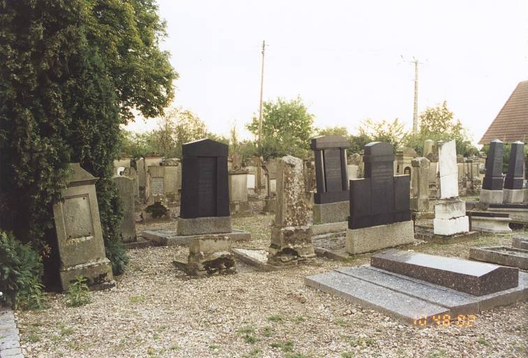 Vue partielle du cimetière.