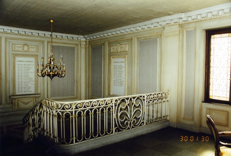 Palier et décor de la cage d'escalier.