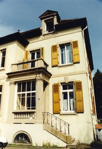 Aile latérale : entrée.