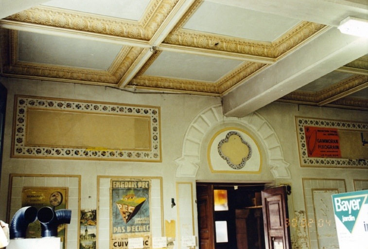 Salle de prière : vue vers le mur du fond (ouest).