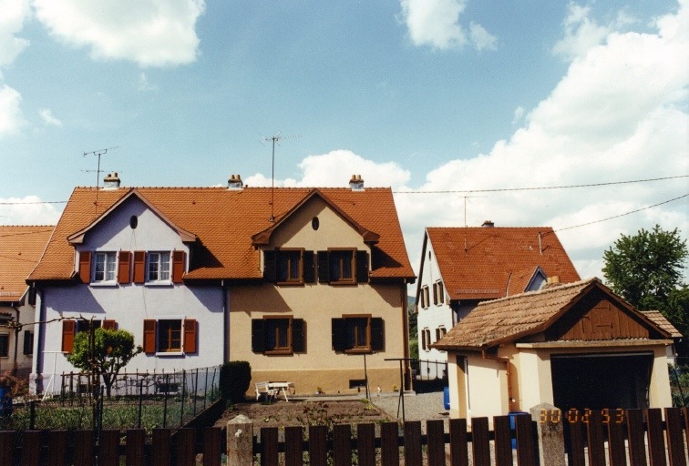 2 maisons accolées, vues du jardin.