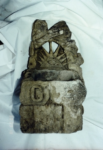 Fragment de monument sépulcral (?), 19e siècle.