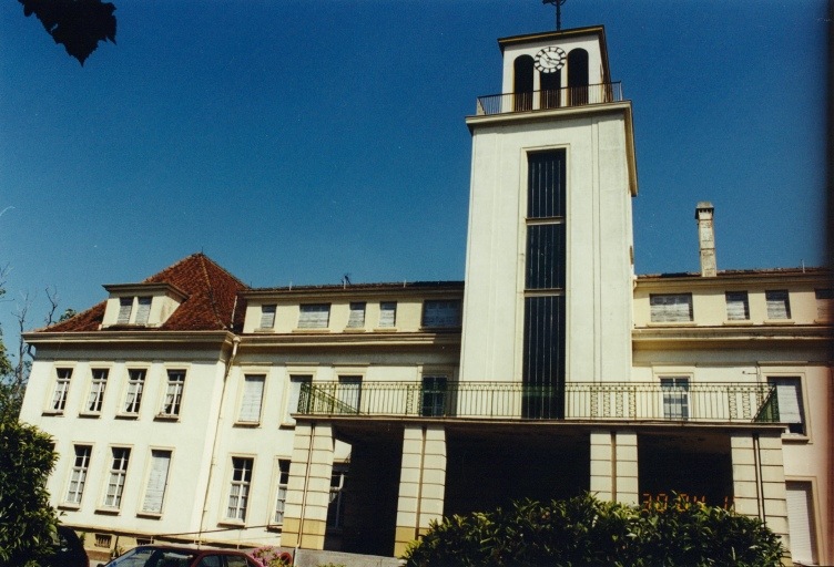 Pavillon de l'administration, avec le clocher (reconstruit après 1945).