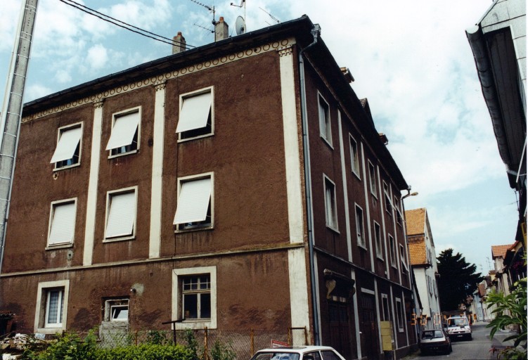 Vue d'ensemble de l'immeuble transformé après 1918.