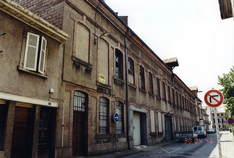 Vue d'ensemble de la façade sur rue.