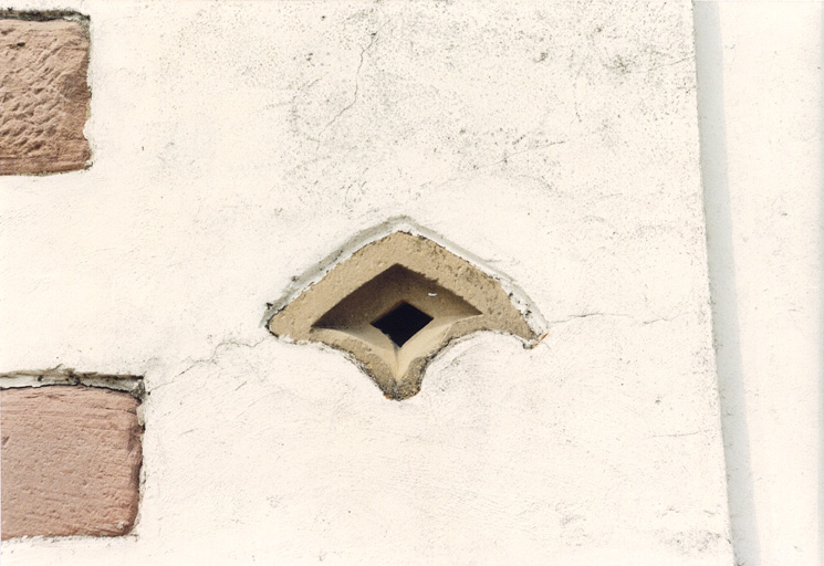 Détail d'un remploi à l'arrière de la maison (rue Geiger).