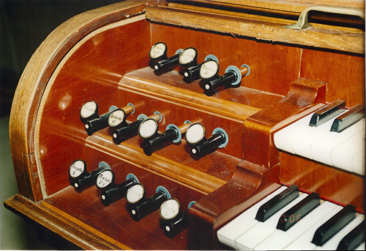 Orgue, par M. Et J. Rinckenbach, 1901. Vue de détail de la console.