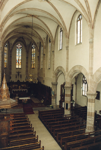 Intérieur de l'église, depuis la tribune d'orgue. Vue d'ensemble.