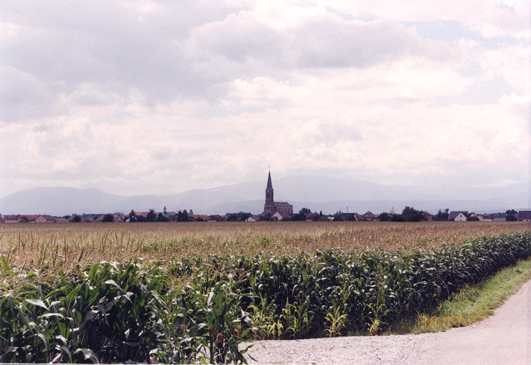 Village, vers l'ouest. Vue d'ensemble.
