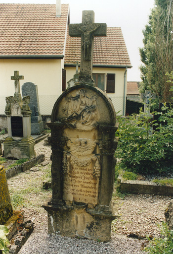 Monument sépulcral de Bernard Furstos, mort en 1846.