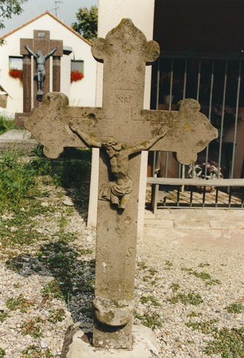 Croix en grès, 3e quart 18e siècle.