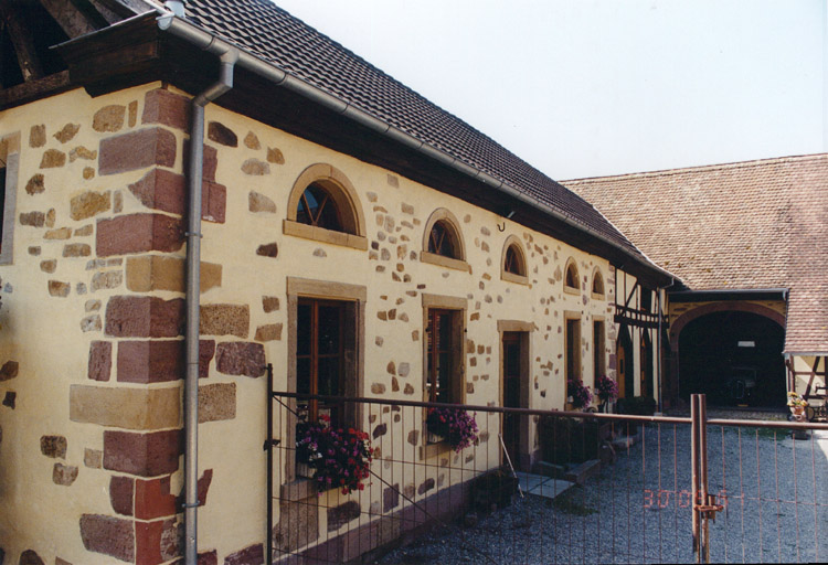Bâtiment en maçonnerie situé au sud-est de la cour.