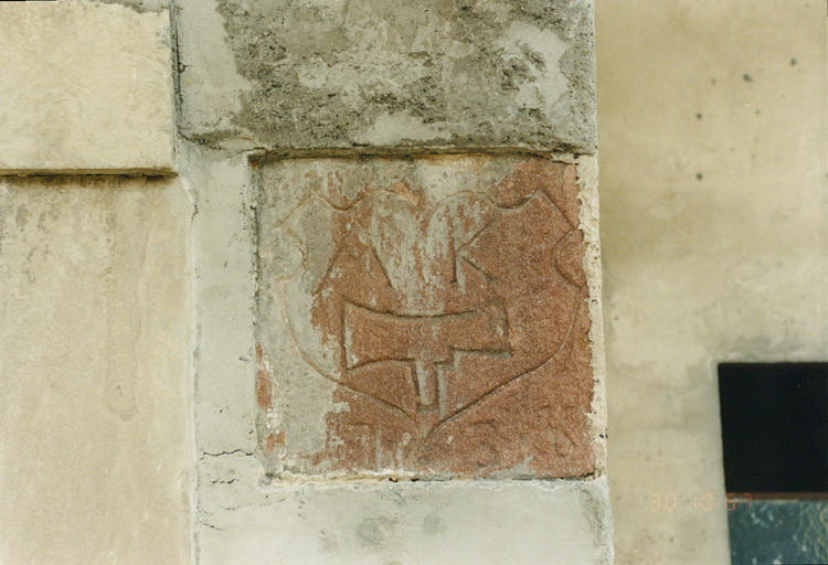 Ferme des Quatre Vents : pierre de remploi.