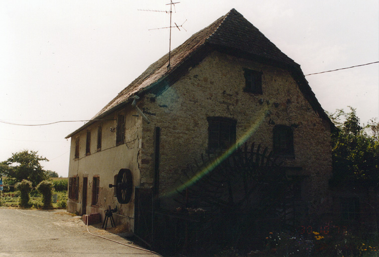 Vue d'ensemble du bâtiment de la meunerie depuis l'est.