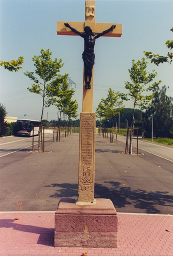Croix de chemin A, moderne, avec un fût de 1817.