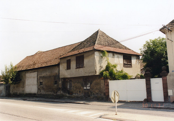 Logis et dépendances depuis le nord. Vue d'ensemble.