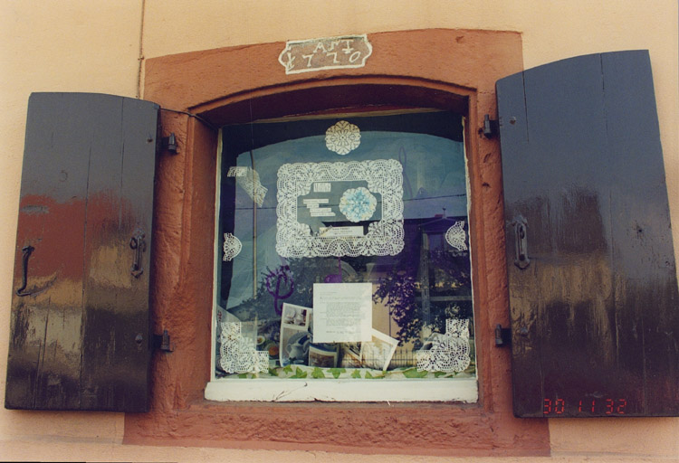 Détail de la fenêtre du rez-de-chaussée.