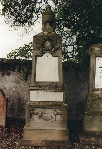 Monument sépulcral, limite 19e-20e siècle.