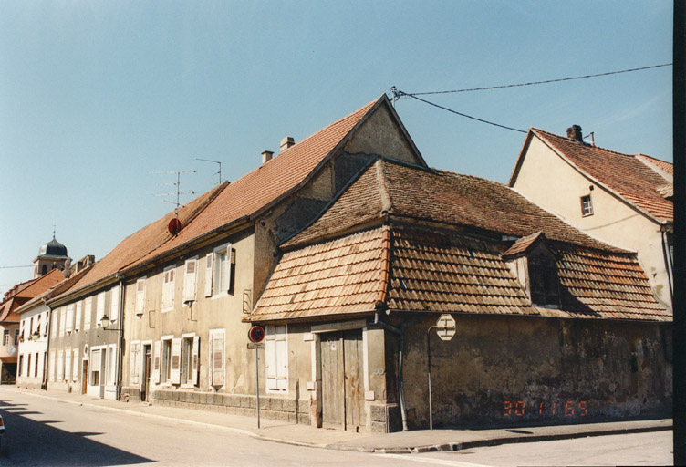 Vue de la rue de Strasbourg depuis le nord-est ; maison n°2, 4, 6, 8.