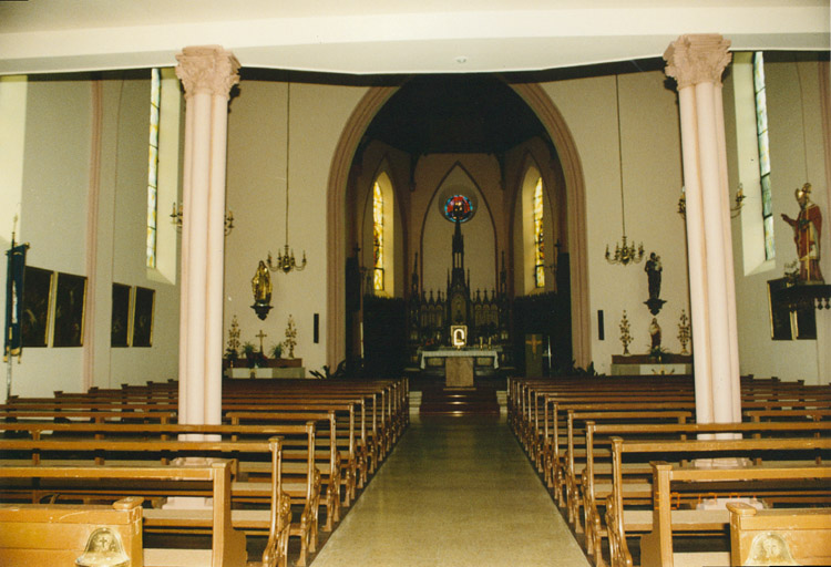 Vue du choeur depuis l'entrée.