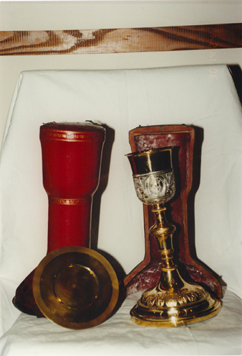 Calice, patène, étui, par Auguste Laroche, 1ère moitié 19e siècle.