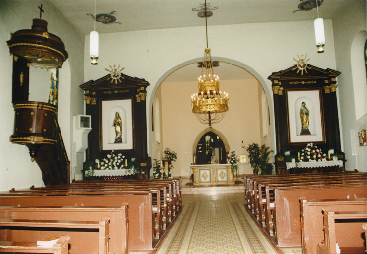 Intérieur de la nef et du choeur de 1832. Vue d'ensemble.