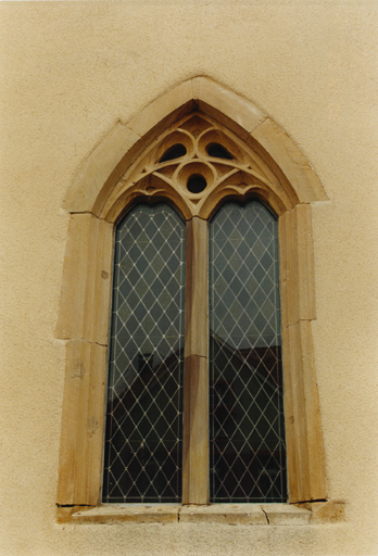 Fenêtre gothique, mur sud de l'ancien choeur (remplage restauré).