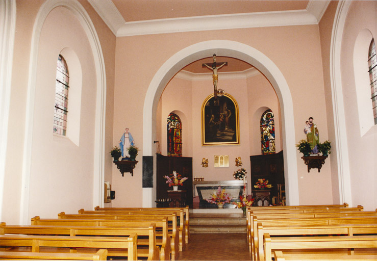 Intérieur de la nef et du choeur. Vue d'ensemble.