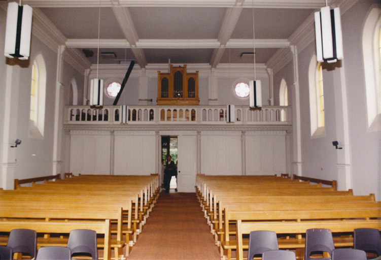 Vue d'ensemble de l'intérieur: la tribune d'orgue depuis le choeur.