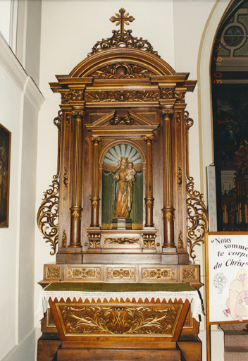 Autel secondaire avec statue de la Vierge à l'Enfant : vue d'ensemble.