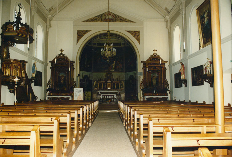 Intérieur vers le choeur : vue d'ensemble.