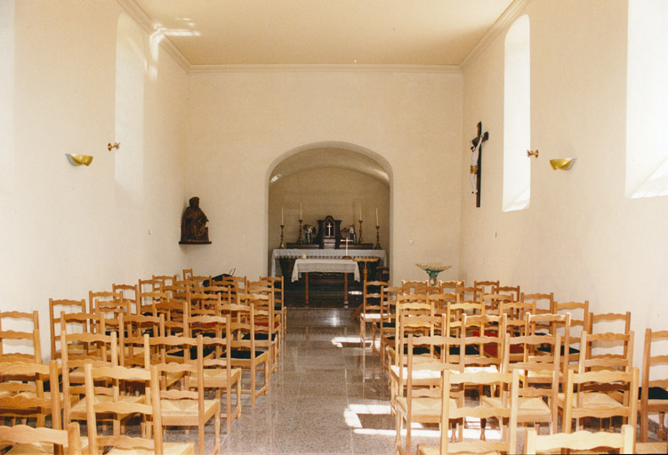 Intérieur de la nef, vers le choeur.