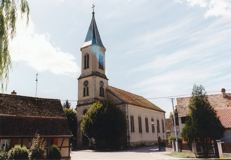 Vue d'ensemble de l'église depuis le nord-est.