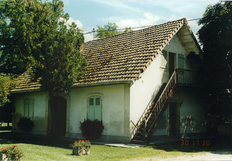 Maison (limite 19e siècle 20e siècle). Vue d'ensemble.