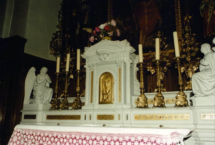 Le tabernacle et le gradin.