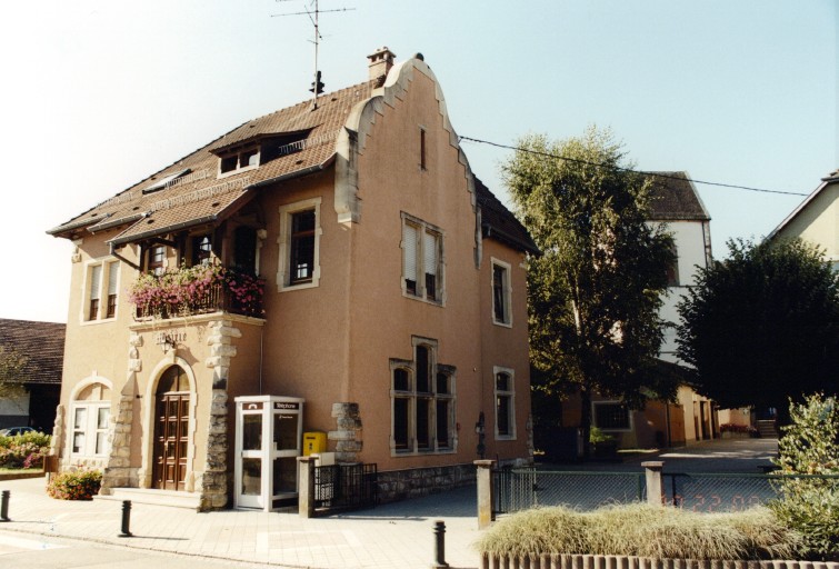 Vue d'ensemble de la façade nord-est.