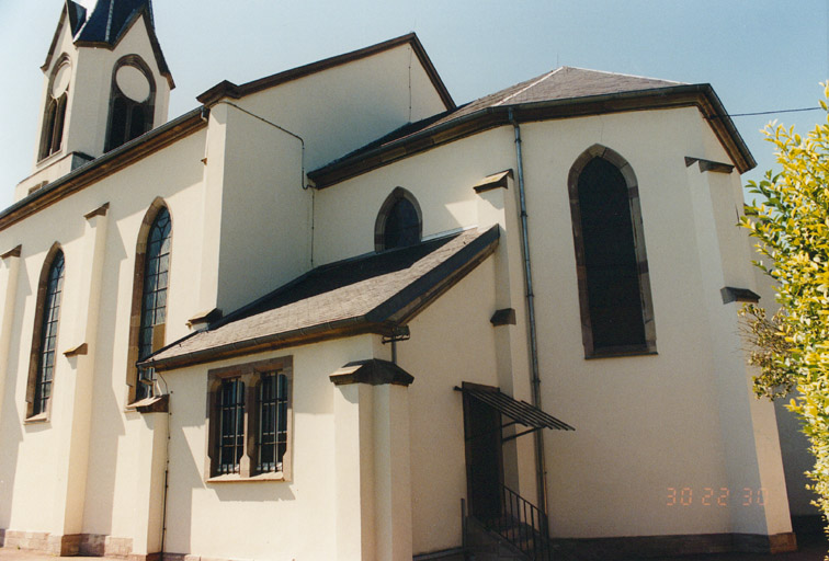 Vue extérieure du choeur avec la sacristie accolée et du gouttereau est de la nef.