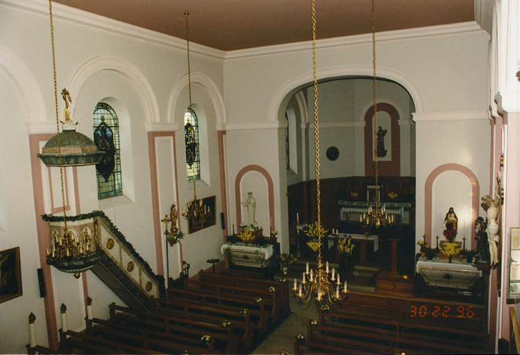 Intérieur : mur nord de la nef et du choeur.