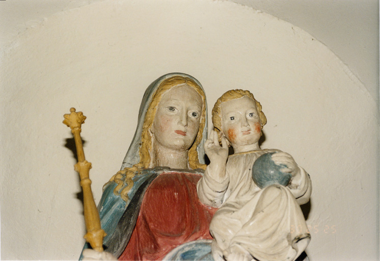 Statue de la Vierge à l'Enfant, par Aloïse Knittel, 1869. Vue de détail..