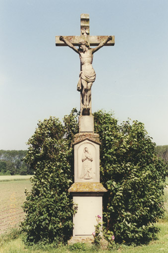 Croix de chemin C, par Rousseau. Vue d'ensemble de face.