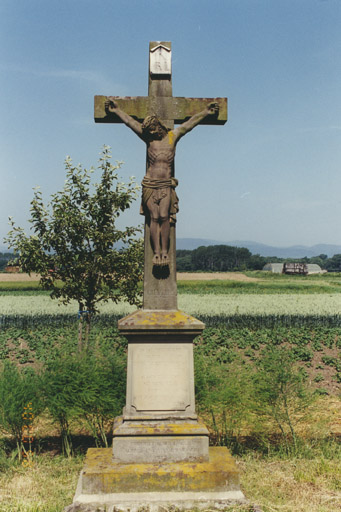 Croix de chemin (D). Vue d'ensemble.