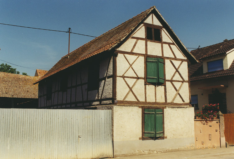 Séchoir. Vue d'ensemble de trois quarts.