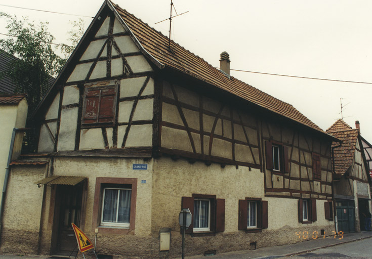 Ferme. Vue d'ensemble de trois quarts, vers le nord ouest.