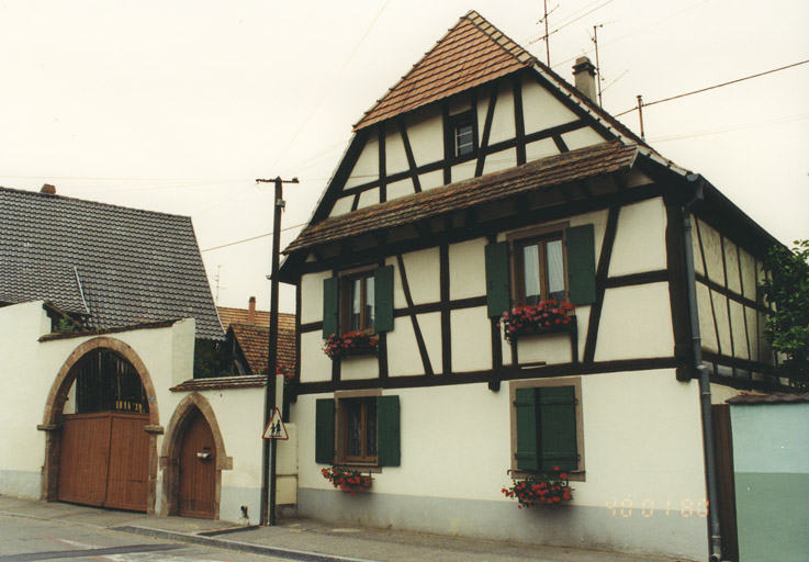 Ferme. Vue d'ensemble.