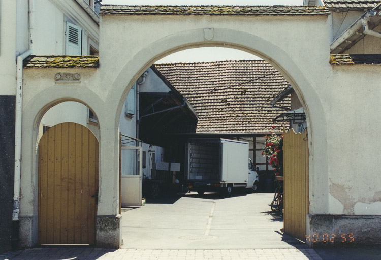 Ferme. Vue d'ensemble.