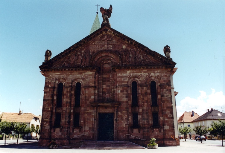 Façade principale. Vue d'ensemble depuis l'ouest.